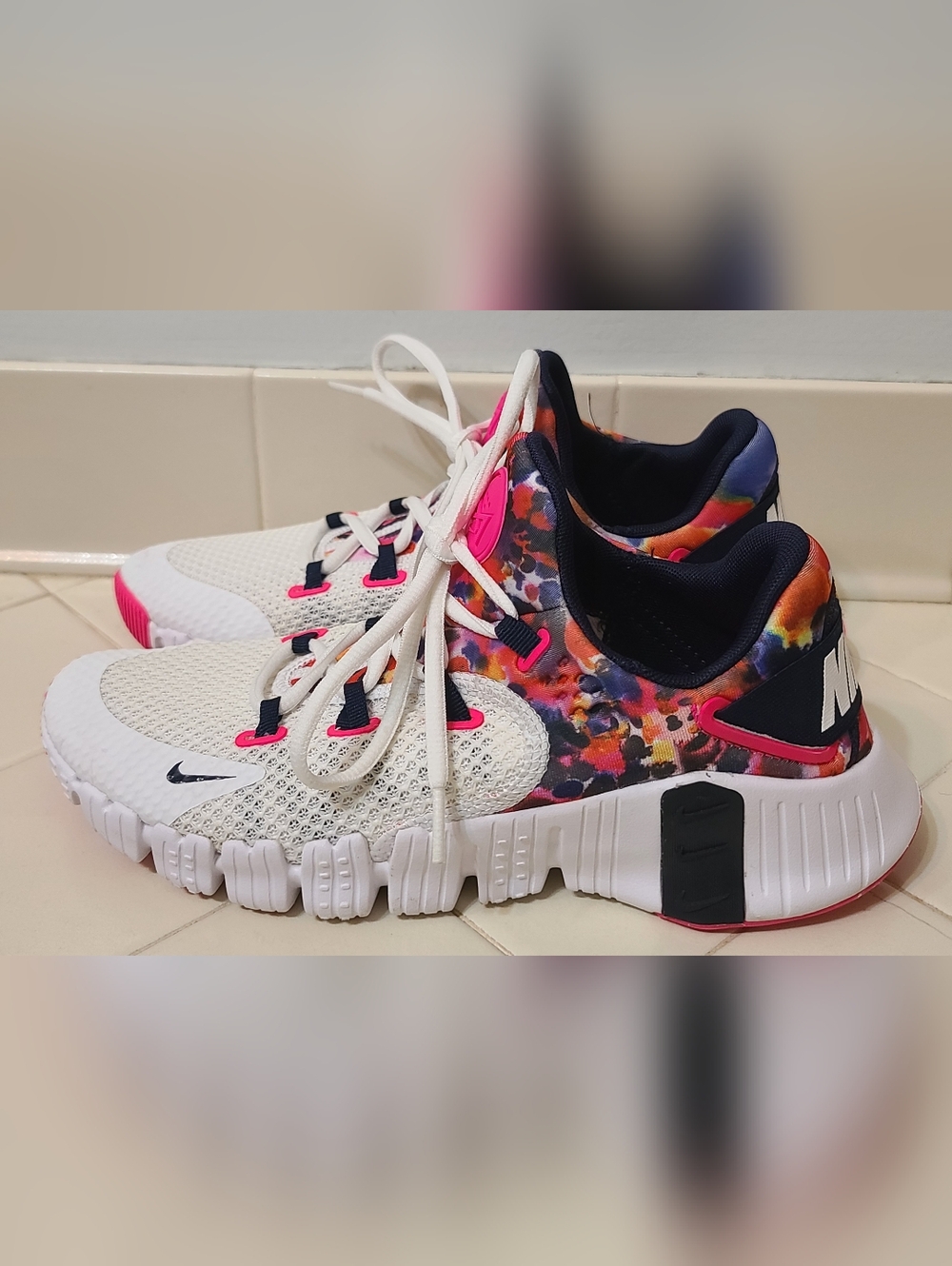 Nike White Multi-Color Women's Athletic Shoes